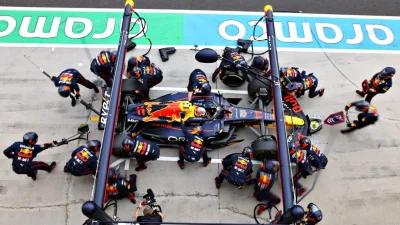 RitmoXL - Cyrk F1: Mechanicy Red Bulla podczas GP Węgier wykonali najszybszy pit-stop...