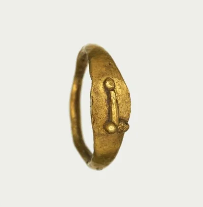 Cedrik - Rzymski pierścień dla dziecka z symbolem mającym roztaczać nad nim opiekę (c...