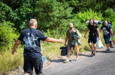 fan_comy - Jurek Owsiak wita pierwszych uchodźców muzycznych na festiwalu PolAndRock,...