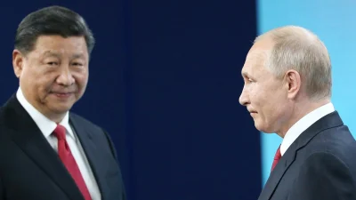 EnJoyyy - Xi Jinping kończył nocną zmianę w sztabie generalnym,
Za oknem zadłużonej ...