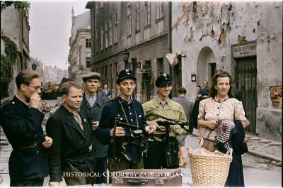 wojna - Grupa powstańców na ulicy Wareckiej.

początek sierpnia 1944r.

Klik

#...