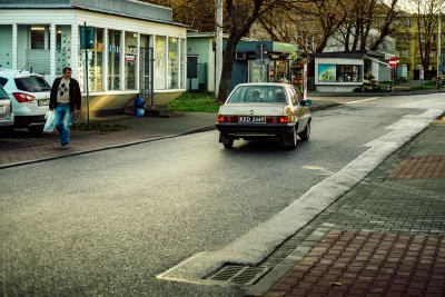 Monochrome_Man - Takie Volvo na #czarneblachy 

#dailymonochrom
#fotografia