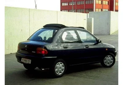 biskup2k - Jest taki samochód jak Mazda 121 który jest dziwnie wyglądającym malutkim ...