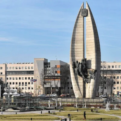 DzikWesolek - @DartNorbe: A co ma Rzeszów powiedzieć gdzie komunistyczny pomnik stał ...