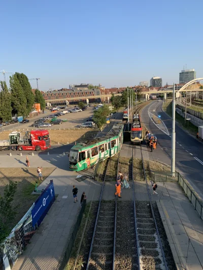 Wynoszony - #gdansk ale urwał ( ͡° ͜ʖ ͡°) #trojmiasto #transportpubliczny #tramwaje