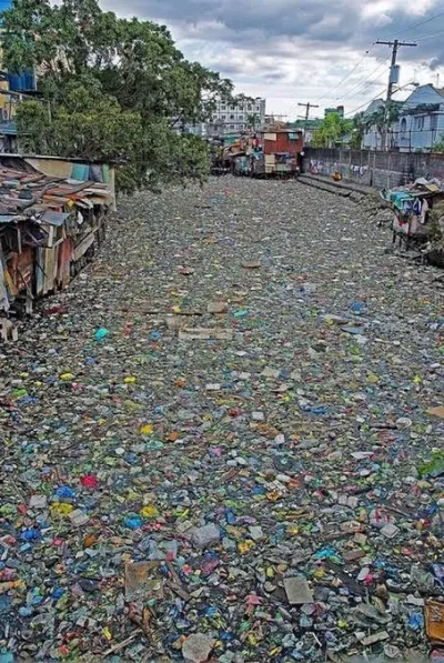 starnak - Rzeka Citarum, Indonezja. Najbardziej zanieczyszczona rzeka na świecie #swi...