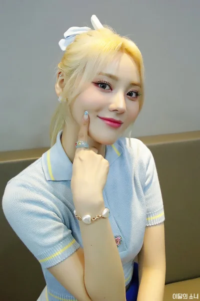 InnyWymiar90 - #koreanka 
#jinsoul #loona