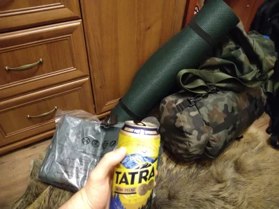 SzycheU - Pije se Tatrę i przy okazji pakuje rzeczy do zasobnika na nockę w terenie w...