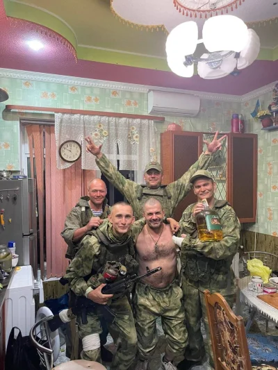 mexxl - #wojna #rosja #ukraina 
Ruscy "bawią się" w Chersoniu. 
Pewnie pierwszy raz z...