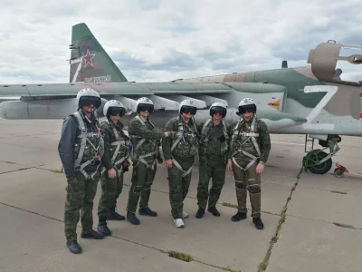 Pierzgalski_2003 - Tymczasem siły powietrzne FR przeprowadzają specjalną operację muz...