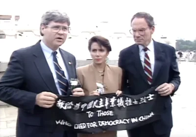 mackbig - Swoją drogą to panią Pelosi już w Chinach poznali w 1991 roku xD To zdjęcie...