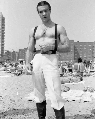 myrmekochoria - Tony Sirico na plaży, lata 70. XX wieku

#starszezwoje - blog ze st...