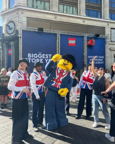 Shewie - Lego chyba pomyliło odwagę z odważnikiem. 
Wczorajszego dnia w Leicester Sq...