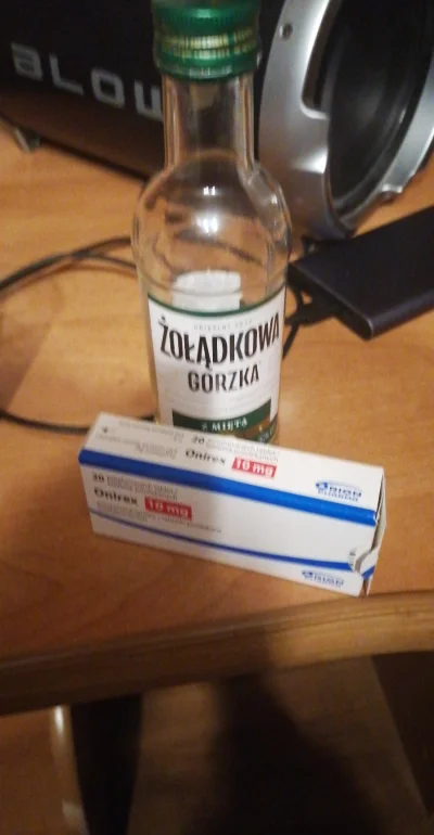 Y4b4d4b4doo - Przedwczoraj zjadłem 11 tabsów zolpidemu, dzisiaj 7 i ostanie 2 wrzucam...