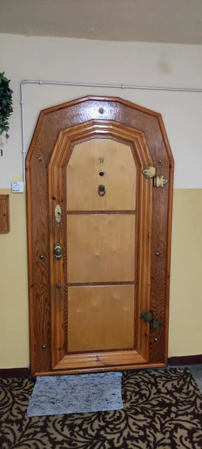skrytek - Drzwi do mieszkania w wieżowcu w #sosnowiec xDDD

#polskiedomy