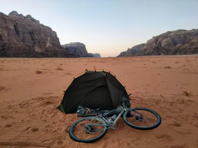 byczys - Podrzucam link do kompletnej relacji z #bikepacking po Jordanii, wymagającą ...