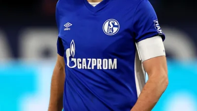 nobrainer - @Cogito-sum: 

z dopiero pod koniec lutego Schalke zdjeło reklamy Gazpr...