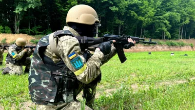 Nateusz1 - Szkolenie ukraińskich żołnierzy, kamizelki jeszcze w starym wzoru kamuflaż...