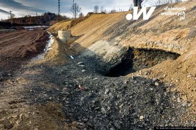 ainam102 - W Wałbrzychu węgiel jest tak płytko, że jak budują drogę to kopią w węglu,...