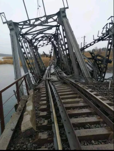 yosemitesam - #rosja #wojna
#ukraina 
Pod Melitpolem ktoś popsuł most służący ruski...