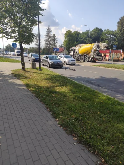 snnop93 - Potrącenie hulajnogisty na lwowskiej koło jednostki wojskowej 
#rzeszow