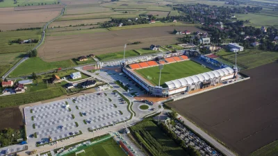 Lolenson1888 - @FaterAnona: Stadion w Niecieczy? 
Polacy uwielbiają takie gigantomań...