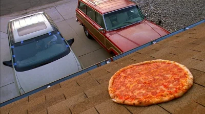 Manioza - @MlodyWilk: Nawet pizze na dach zwiało( ͡° ͜ʖ ͡°)