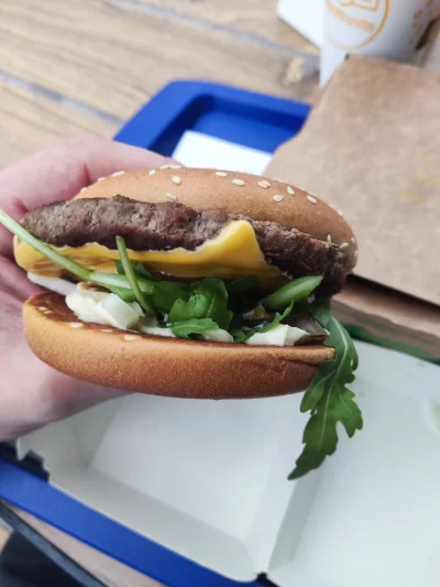 DOgi - #olkusz To uczucie gdy uświadamiasz sobie, że w Olkuszu burgery w #mcdonalds r...