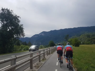 zbyl2 - I raz zaliczyłem lekki szok kulturowy, jak wbiłem se za peleton, i nagle wszy...