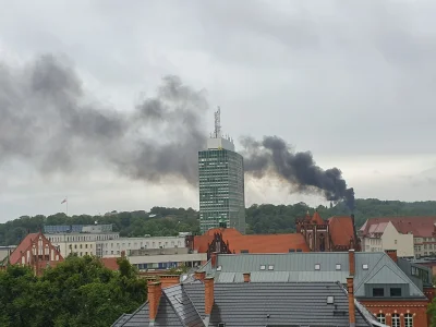 o.....n - Wtf? Ktoś wie, jaki jest powód czarnego dymu w samym centrum Gdańska?

#g...