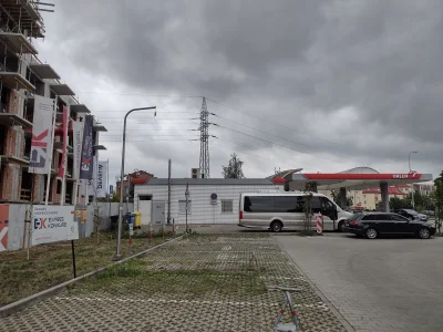 DerMirker - Odległość od stacji szacuję na jakieś jedenaście metrów. To wielka wygoda...