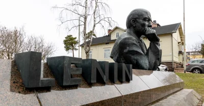 nowyjesttu - W Finlandii też usunięto niedawno pomnik Lenina w Turku, teraz Kotka w p...