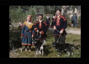 nowyjesttu - Finlandia- Lapończycy ze swoimi psami.

#laponia #finlandia #pies #cie...