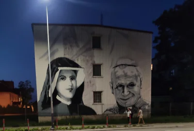 tryboluminescencja - Jan Paweł 2 na kwasie w Krakowie


#krakow #janpawel2 #heheszki