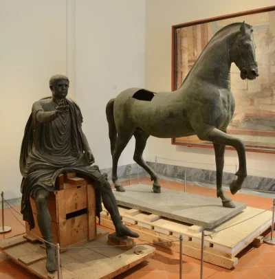 IMPERIUMROMANUM - Rzeźba jeźdźcy z Pompejów

Rzeźba jeźdźcy, która została zdjęta z...