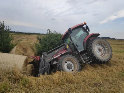 kisameorno - Chłop co belki wiózł i nie widział rowu przed sobą... Śmiechu warte