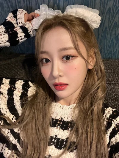 XKHYCCB2dX - #yves #loona 
#koreanka