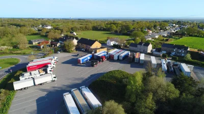 PiotrFr - Jak wygląda życie truckera we Francji ?
Dwójka do żwira, kąpiel w naczepie...