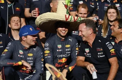 OgurRicc - Oni myśleli że Perez wygra i zamówili te sombrero. A tu niespodzianka XDDD...