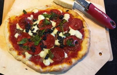 T.....y - #pizza #gotujzwykopem 

Pierwsza picka pieczona na kamieniu (｡◕‿‿◕｡)
Rzeczy...