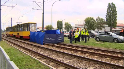evolved - @Jurajczyk_Slaski: faktycznie, zdjęcie potwierdza, że tramwaj zatrzymał się...