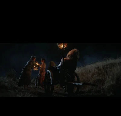 WilczeQ98 - #lotr #wladcapierscieni #seriale 
Gandalf wygląda jak menel i wożą go tac...