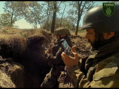 janielubie - Ukraińskie chłopaki pod ostrzałem naprowadzają dronem ogień artylerii.
...