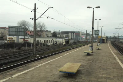Wynoszony - @trawacytrynowa: Chodzi że tak wyglądał ten dworzec i stacja i perony.
N...