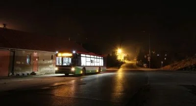 jmuhha - Ech przyszło mi czekać na autobus na mojej wsi, 60 km od miasta powiatowego ...