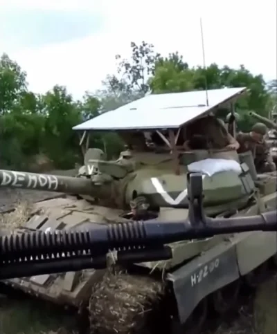 MajoZZ - Czy to jest rosyjski sposób na bombki z dronów? :)

#ukraina #wojna