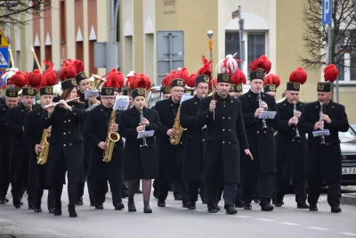 siekieromotyka - grudzień, wszyscy marzną.
Tymczasem górnicy