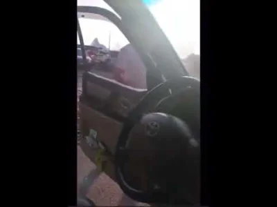 skipp - Kacap w Maybachu zaatakował innego kierowcę za napis na szybie Slava Ukrainie...