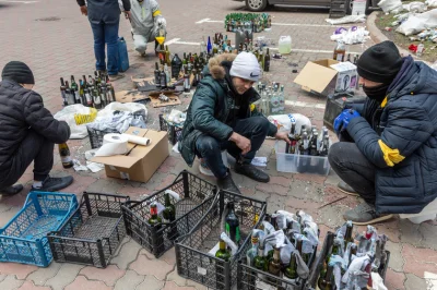 ol_Io - I pomyśleć, że w Kijowie marnuje się w tej chwili tyle koktajli mołotowa :)
...