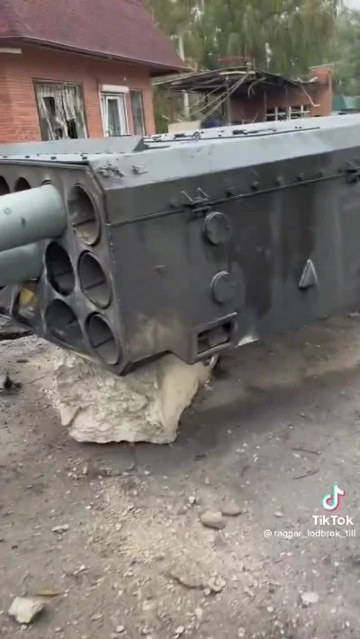 Aryo - Rosyjski TOS-1A Solntsepyok w Iziumie, a przynajmniej to co z niego zostało. K...